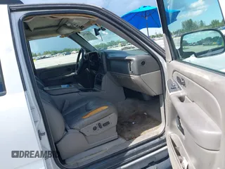 2005 Chevrolet Tahoe Z71 z VIN 1GNEC13T05R219656, wystawiony jako IAAI lot #42802342 z przebiegiem 265 766 mil mil oraz . Historia ofert i sprzedaży dostępna na DreamBid. Obrazek 5.