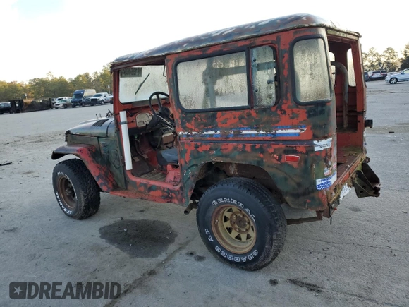 1979 Toyota Land Cruiser z VIN FJ40301186, wystawiony jako Copart lot #81364664 z przebiegiem 9 490 mil mil oraz Czysty tytuł • Clean title. Historia ofert i sprzedaży dostępna na DreamBid. Obrazek 2.
