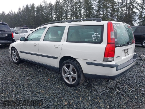2001 Volvo V70 with VIN YV1SW58D211021451, listed as a IAAI auction lot 41705840 with 177,711 mi miles. Bid and sale history available at carsss.com. Image 3.