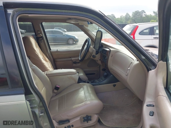2000 Mercury Mountaineer with VIN 4M2ZU86P8YUJ07066, listed as a IAAI auction lot 42114617 with 233,146 mi miles. Bid and sale history available at carsss.com. Image 5.