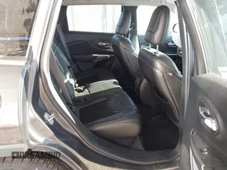 2019 Jeep Cherokee Latitude Plus with VIN 1C4PJMLB1KD101186, listed as a IAAI auction lot 40550461 with 73,986 mi miles. Bid and sale history available at carsss.com. Image 8.