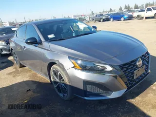 2024 Nissan Altima SR z VIN 1N4BL4CV1RN326667, wystawiony jako IAAI lot #41878145 z przebiegiem 25 366 mil mil oraz . Historia ofert i sprzedaży dostępna na DreamBid. Obrazek 1.