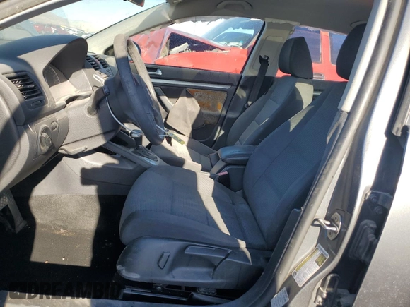 2010 Volkswagen Jetta S z VIN 3VWJZ7AJ6AM079244, wystawiony jako Copart lot #82582314 z przebiegiem 122 617 mil mil oraz Szkoda całkowita • Salvage title. Historia ofert i sprzedaży dostępna na DreamBid. Obrazek 7.
