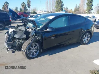 2024 Tesla Model Y Long Range with VIN 7SAYGAEE7RF014424, listed as a IAAI auction lot 41402098 with 6,052 mi miles and . Bid and sale history available at DreamBid. Image 2.
