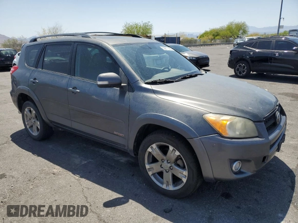 2011 Toyota RAV4 Sport z VIN JTMRK4DV0B5098869, wystawiony jako Copart lot #53277145 z przebiegiem 184 885 mil mil oraz Szkoda całkowita • Salvage title. Historia ofert i sprzedaży dostępna na DreamBid. Obrazek 4.