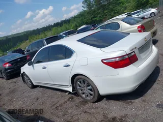 2007 Lexus LS 460 z VIN JTHBL46F675004925, wystawiony jako IAAI lot #42150011 z przebiegiem 127 444 mil mil oraz . Historia ofert i sprzedaży dostępna na DreamBid. Obrazek 14.