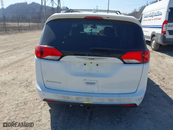 2017 Chrysler Pacifica Touring-L with VIN 2C4RC1BGXHR711916, listed as a IAAI auction lot 41768560 with NaN miles. Bid and sale history available at carsss.com. Image 16.