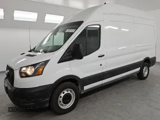 2022 Ford Transit Cargo z VIN 1FTBR1X83NKA70474, wystawiony jako Copart lot #43930995 z przebiegiem 56 007 mil mil oraz Tytuł czysty. Historia ofert i sprzedaży dostępna na DreamBid. Obrazek 1.