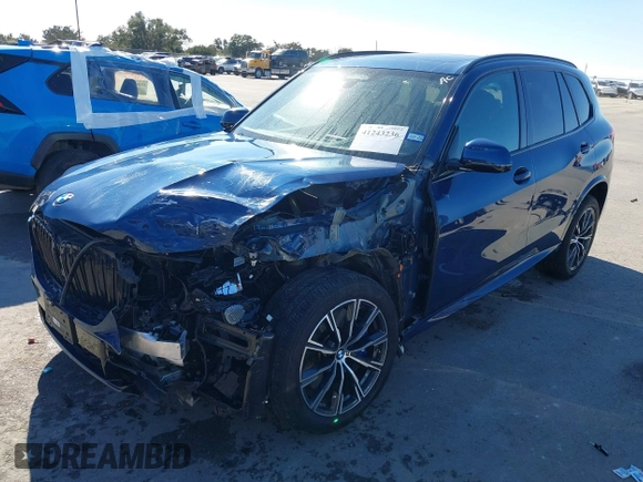 2021 BMW X5 xDrive45e with VIN 5UXTA6C06M9F65364, listed as a IAAI auction lot 41243236 with 1 mi miles. Bid and sale history available at carsss.com. Image 2.