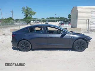 2024 Tesla Model 3 z VIN 5YJ3E1EA6RF747946, wystawiony jako IAAI lot #42042903 z przebiegiem 13 999 mil mil oraz . Historia ofert i sprzedaży dostępna na DreamBid. Obrazek 14.