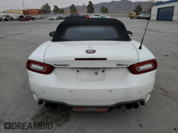 2019 FIAT 124 Spider Urbana Edition z VIN JC1NFAEK2K0142905, wystawiony jako Copart lot #87458644 z przebiegiem 33 680 mil mil oraz Szkoda całkowita • Salvage title. Historia ofert i sprzedaży dostępna na DreamBid. Obrazek 6.