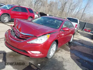 2013 Hyundai Sonata GLS z VIN 5NPEB4AC5DH676923, wystawiony jako IAAI lot #41805315 z przebiegiem 178 563 mil mil oraz . Historia ofert i sprzedaży dostępna na DreamBid. Obrazek 17.