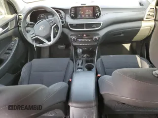 2020 Hyundai Tucson SE z VIN KM8J23A43LU250469, wystawiony jako Copart lot #56179735 z przebiegiem 113 473 mil mil oraz Czysty tytuł • Clean title. Historia ofert i sprzedaży dostępna na DreamBid. Obrazek 8.
