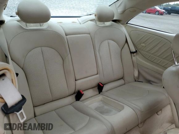 2005 Mercedes-Benz CLK 320 z VIN WDBTJ65J55F157718, wystawiony jako Copart lot #45033595 z przebiegiem 153 639 mil mil oraz Szkody całkowita. Historia ofert i sprzedaży dostępna na DreamBid. Obrazek 11.