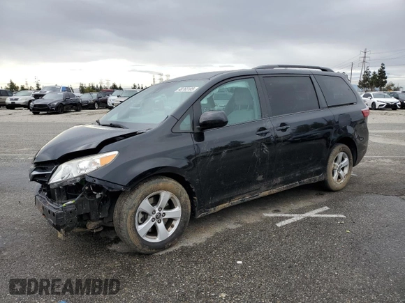 2018 Toyota Sienna LE Auto Access Seat with VIN 5TDKZ3DCXJS929065, listed as a Copart auction lot 48763185 with 67,920 mi miles and Salvage Title. Bid and sale history available at carsss.com. Image 1.