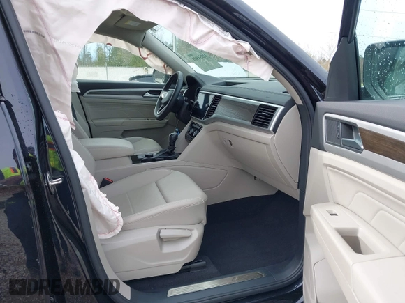 2022 Volkswagen Atlas SE z VIN 1V2HR2CA1NC549008, wystawiony jako IAAI lot #41851901 z przebiegiem 39 892 mil mil oraz . Historia ofert i sprzedaży dostępna na DreamBid. Obrazek 5.