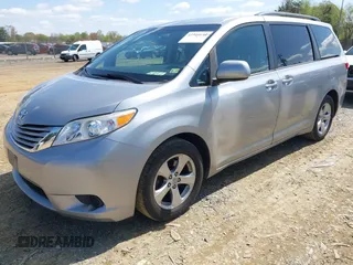 2017 Toyota Sienna LE Auto Access Seat with VIN 5TDKZ3DC4HS842904, listed as a IAAI auction lot 41946642 with 81,012 mi miles. Bid and sale history available at carsss.com. Image 18.
