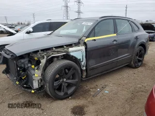 2019 Bentley Bentayga V8 z VIN SJAAM2ZV3KC027120, wystawiony jako Copart lot #83595274 z przebiegiem 28 972 mil mil oraz Szkody całkowita. Historia ofert i sprzedaży dostępna na DreamBid. Obrazek 1.