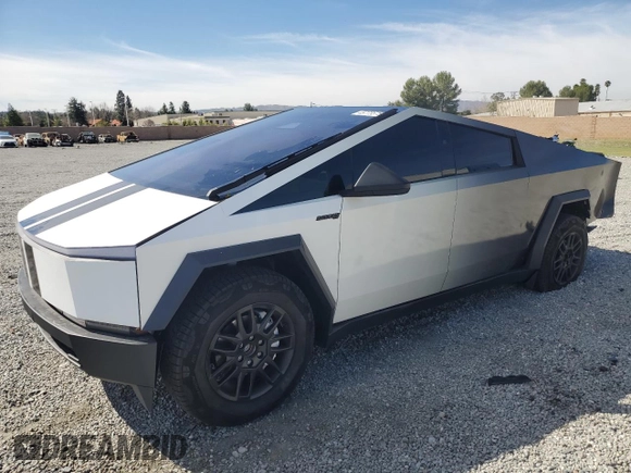 2024 Tesla Cybertruck Cyberbeast z VIN 7G2CEHEE0RA031839, wystawiony jako Copart lot #45773575 z przebiegiem 7133 mil mil oraz Szkody całkowita. Historia ofert i sprzedaży dostępna na DreamBid. Obrazek 1.