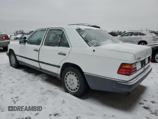1986 Mercedes-Benz 300 E with VIN WDBEA30D0GA220989, listed as a Copart auction lot 86298874 with 74,521 mi miles and Clean Title. Bid and sale history available at carsss.com. Image 2.