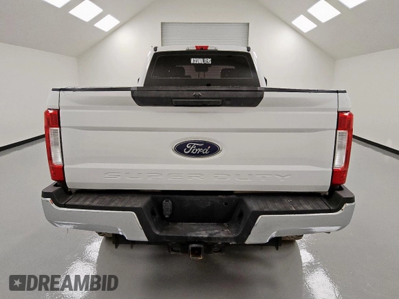 2019 Ford F-250 XL with VIN 1FT7W2BT8KEC70552, listed as a Copart auction lot 62522215 with 137,095 mi miles and Clean title. Bid and sale history available at DreamBid. Image 6.
