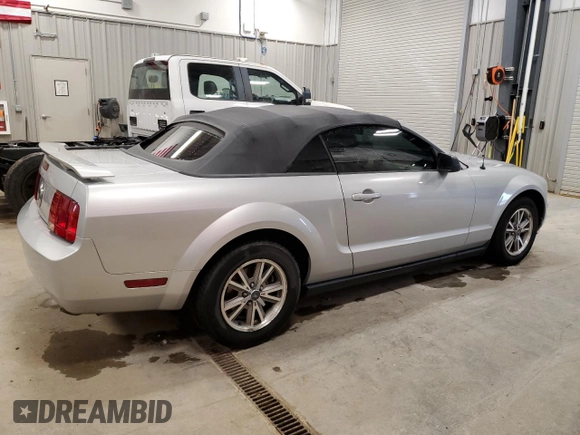 2005 Ford Mustang Deluxe with VIN 1ZVFT84N155208479, listed as a Copart auction lot 43827665 with 139,599 mi miles and Clean title. Bid and sale history available at DreamBid. Image 3.
