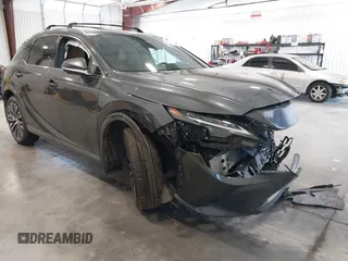 2024 Lexus RX 350h z VIN 2T2BBMCA7RC048849, wystawiony jako IAAI lot #42628296 z przebiegiem 4 801 mil mil oraz . Historia ofert i sprzedaży dostępna na DreamBid. Obrazek 1.