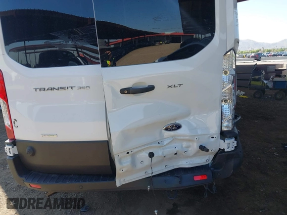 2024 Ford Transit Passenger XL z VIN 1FBAX2CG2RKA75017, wystawiony jako IAAI lot #42463080 z przebiegiem 20 185 mil mil oraz . Historia ofert i sprzedaży dostępna na DreamBid. Obrazek 6.