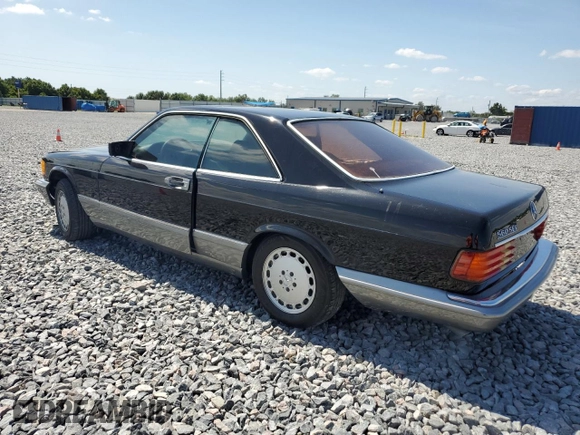 1988 Mercedes-Benz 560 z VIN WDBCA45D3JA417782, wystawiony jako Copart lot #57804865 z przebiegiem 148 888 mil mil oraz Czysty tytuł • Clean title. Historia ofert i sprzedaży dostępna na DreamBid. Obrazek 2.