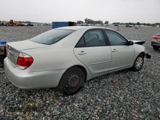 2005 Toyota Camry STD z VIN 4T1BE32K85U386267, wystawiony jako Copart lot #59219615 z przebiegiem 171 844 mil mil oraz Szkoda całkowita • Salvage title. Historia ofert i sprzedaży dostępna na DreamBid. Obrazek 3.