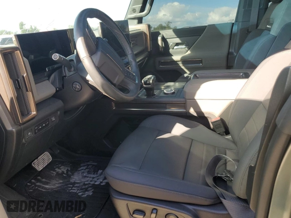 2024 GMC Hummer EV 3X z VIN 1GKB0RDC6RU103340, wystawiony jako Copart lot #79773874 z przebiegiem Nie podano mil oraz Szkody całkowita. Historia ofert i sprzedaży dostępna na DreamBid. Obrazek 7.
