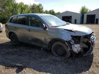 2020 Mitsubishi Outlander ES z VIN JA4AZ2A31LZ612278, wystawiony jako Copart lot #62982274 z przebiegiem 225 958 mil mil oraz Szkoda całkowita • Salvage title. Historia ofert i sprzedaży dostępna na DreamBid. Obrazek 4.