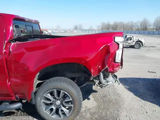 2019 Chevrolet Silverado 1500 LT with VIN 3GCUYDED4KG133999, listed as a IAAI auction lot 41691689 with 88,476 mi miles. Bid and sale history available at carsss.com. Image 17.