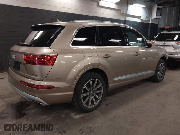 2018 Audi Q7 Premium Plus with VIN WA1LHAF74JD008557, listed as a IAAI auction lot 41673649 with 81,262 mi miles. Bid and sale history available at carsss.com. Image 4.