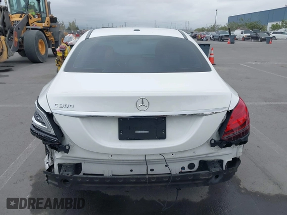 2019 Mercedes-Benz C 300 с VIN 55SWF8DB7KU299640, выставлен на аукционе IAAI как лот 41929870 с пробегом 61 130 миль миль и . История ставок и продаж доступна на DreamBid. Изображение 17.