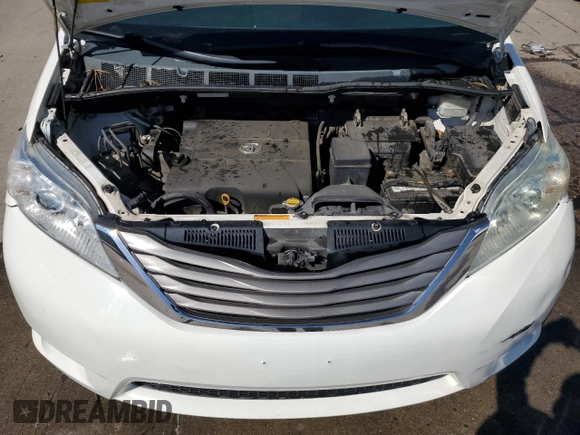 2011 Toyota Sienna XLE z VIN 5TDDK3DC1BS021487, wystawiony jako Copart lot #56468965 z przebiegiem 150 311 mil mil oraz Czysty tytuł • Clean title. Historia ofert i sprzedaży dostępna na DreamBid. Obrazek 12.