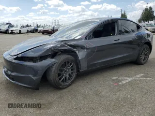 2024 Tesla Model 3 z VIN 5YJ3E1EA9RF845773, wystawiony jako Copart lot #50628225 z przebiegiem 9805 mil mil oraz Szkody całkowita. Historia ofert i sprzedaży dostępna na DreamBid. Obrazek 1.