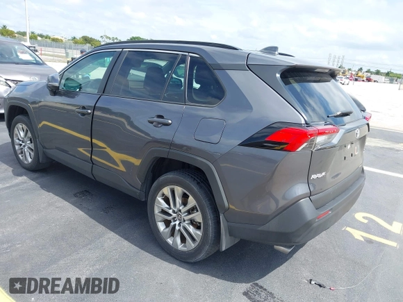 2024 Toyota RAV4 XLE Premium z VIN 2T3C1RFVXRC295264, wystawiony jako IAAI lot #42229471 z przebiegiem 6 717 mil mil oraz . Historia ofert i sprzedaży dostępna na DreamBid. Obrazek 3.