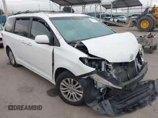 2015 Toyota Sienna XLE with VIN 5TDYK3DC8FS642555, listed as a IAAI auction lot 41725083 with 121,921 mi miles. Bid and sale history available at carsss.com. Image 1.