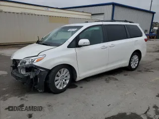 2015 Toyota Sienna XLE with VIN 5TDYK3DC5FS606211, listed as a Copart auction lot 45893765 with 70,612 mi miles and Salvage title. Bid and sale history available at DreamBid. Image 1.