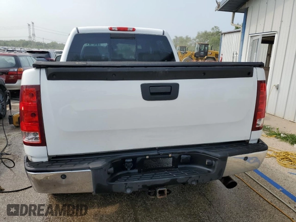 2008 GMC Sierra Denali z VIN 2GTEK638081191312, wystawiony jako Copart lot #63516914 z przebiegiem 261 810 mil mil oraz Szkody całkowita. Historia ofert i sprzedaży dostępna na DreamBid. Obrazek 6.