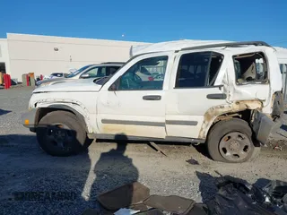 2005 Jeep Liberty Sport with VIN 1J4GK48KX5W679070, listed as a IAAI auction lot 41807899 with 157,726 mi miles. Bid and sale history available at carsss.com. Image 14.
