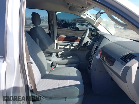 2010 Chrysler Town & Country Touring with VIN 2A4RR5D19AR450132, listed as a IAAI auction lot 41951121 with 283,451 mi miles. Bid and sale history available at carsss.com. Image 5.