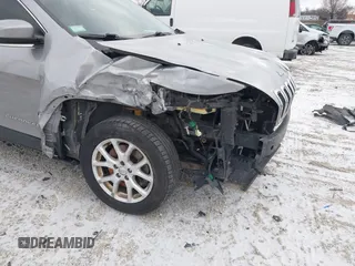 2016 Jeep Cherokee 75th Anniversary with VIN 1C4PJLCB1GW297555, listed as a IAAI auction lot 41232269 with 257,033 mi miles. Bid and sale history available at carsss.com. Image 18.