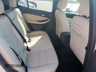 2024 Buick Encore GX Avenir z VIN KL4AMFSL9RB017071, wystawiony jako Copart lot #52003565 z przebiegiem 8 013 mil mil oraz Szkoda całkowita • Salvage title. Historia ofert i sprzedaży dostępna na DreamBid. Obrazek 11.
