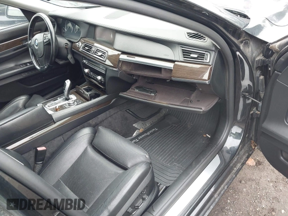 2011 BMW 7 Series 750i xDrive z VIN WBAKC6C53BC394697, wystawiony jako IAAI lot #42505414 z przebiegiem Nie podano mil oraz . Historia ofert i sprzedaży dostępna na DreamBid. Obrazek 5.