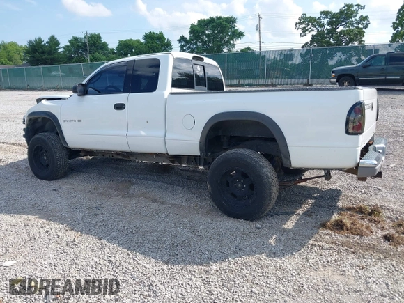 2000 Dodge Dakota z VIN 1B7GL22X1YS740359, wystawiony jako IAAI lot #42430964 z przebiegiem 213 435 mil mil oraz . Historia ofert i sprzedaży dostępna na DreamBid. Obrazek 3.