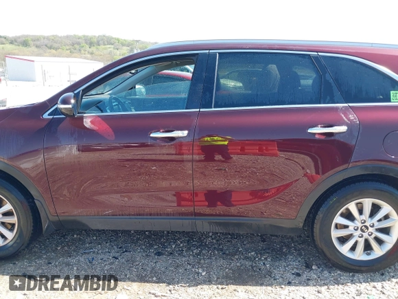 2019 Kia Sorento LX z VIN 5XYPG4A53KG442330, wystawiony jako IAAI lot #41979033 z przebiegiem 95 335 mil mil oraz . Historia ofert i sprzedaży dostępna na DreamBid. Obrazek 15.