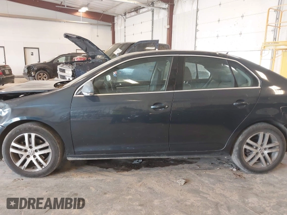 2006 Volkswagen Jetta 1.9L TDI z VIN 3VWDT71K26M624953, wystawiony jako IAAI lot #42420386 z przebiegiem 161 686 mil mil oraz . Historia ofert i sprzedaży dostępna na DreamBid. Obrazek 14.
