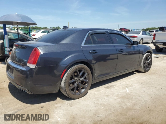 2016 Chrysler 300 Anniversary Edition z VIN 2C3CCAAG5GH269885, wystawiony jako Copart lot #58233085 z przebiegiem 108 570 mil mil oraz Szkoda całkowita • Salvage title. Historia ofert i sprzedaży dostępna na DreamBid. Obrazek 3.
